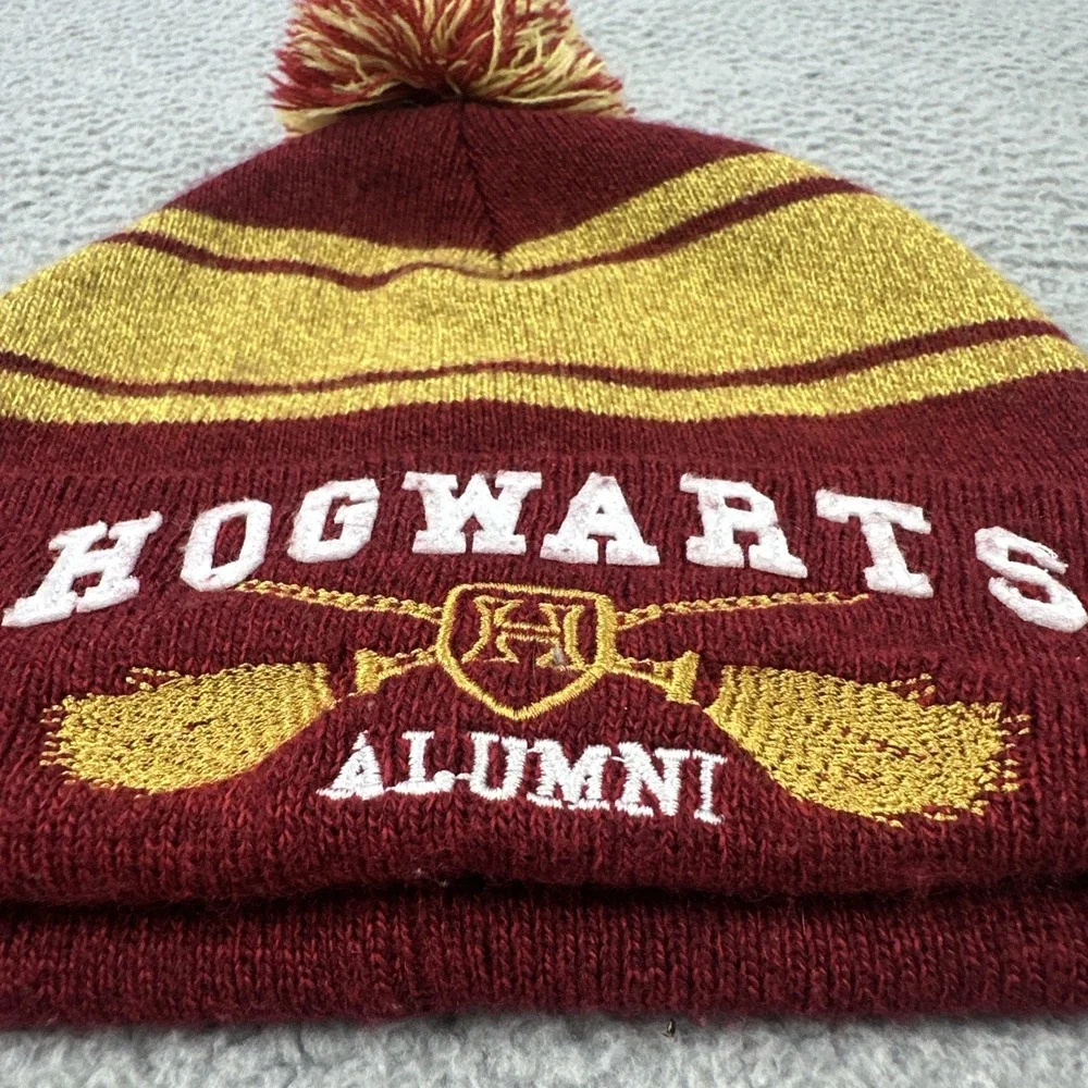 Harry Potter Hogwarts Alumni Winter Hat Pom Pom Beanie Embroidered‎ One Size